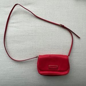 MARC BY MARC JACOBS TOO HOT TO HANDLE CROSSBODY BAG